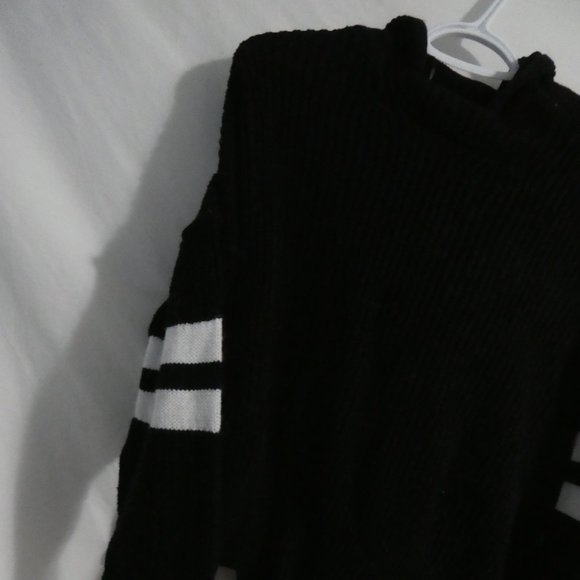 RETROD, medium, hooded striped black and white knit sweater - Picture 5 of 16